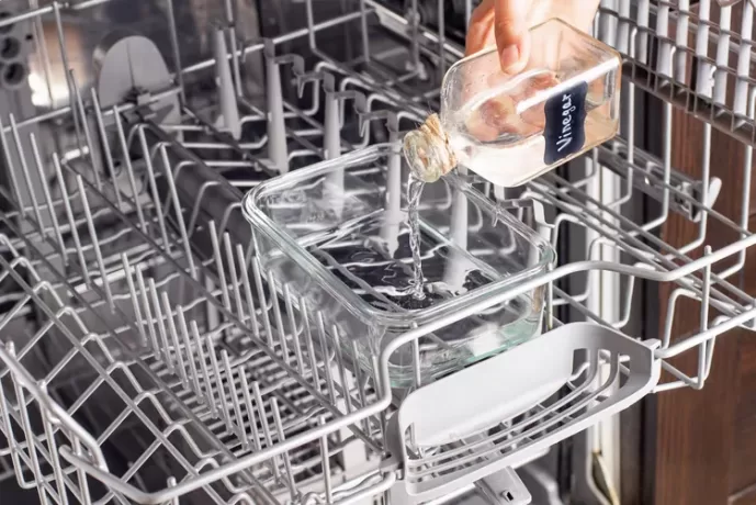 clean dishwasher with vinegar